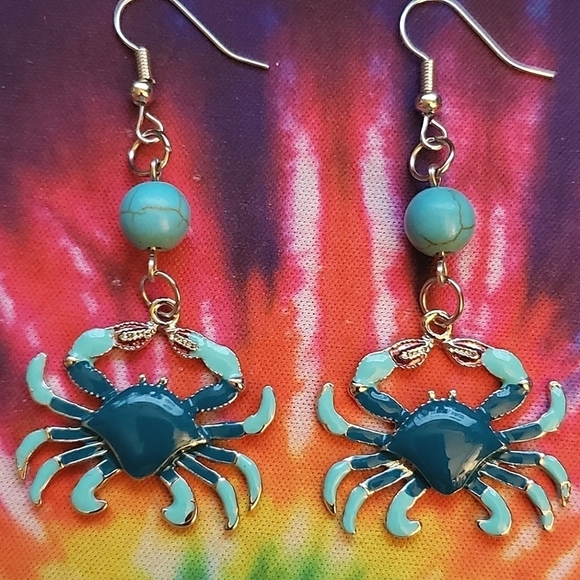 Handmade Boho Beaded Blue Crab Dangle Earrings - Picture 1 of 3